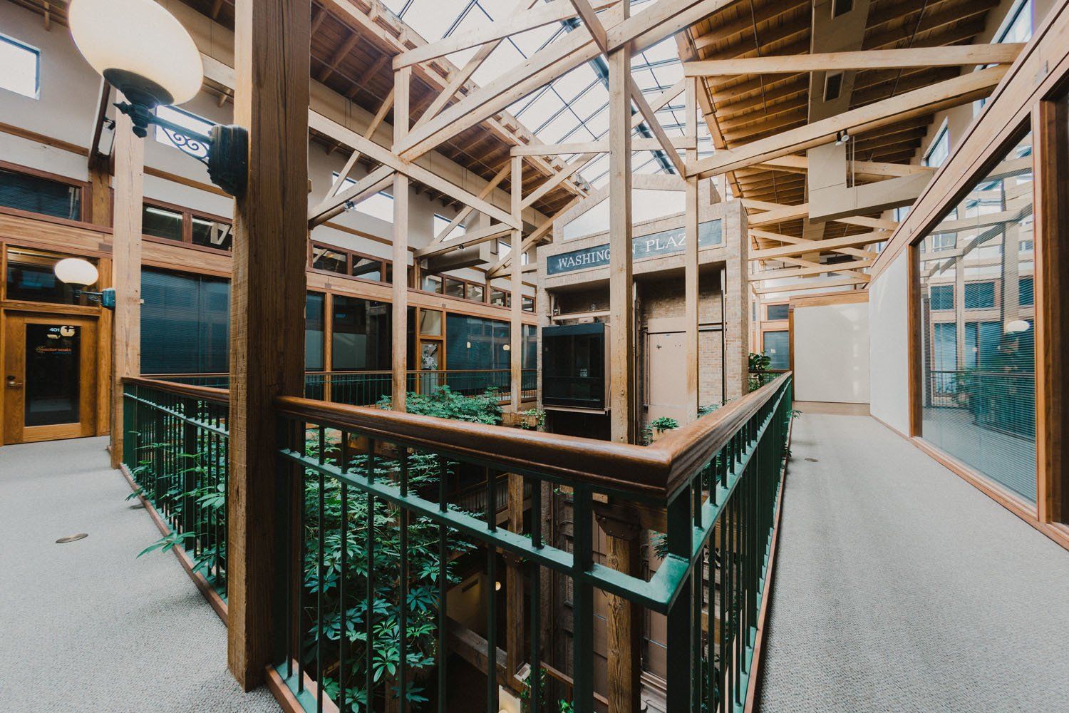 Washington_Plaza_plants inside