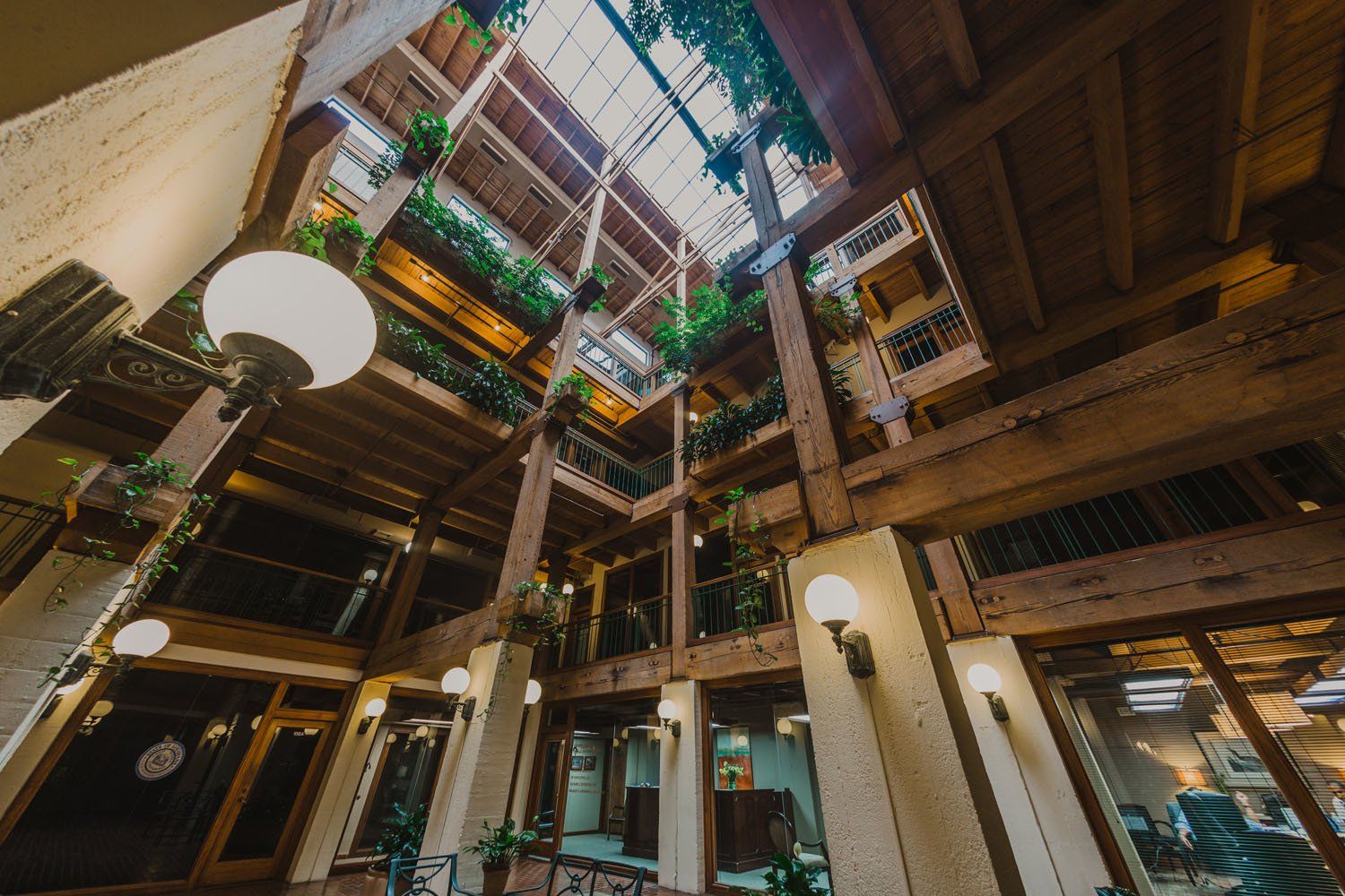 Washington_Plaza interior attractive plants