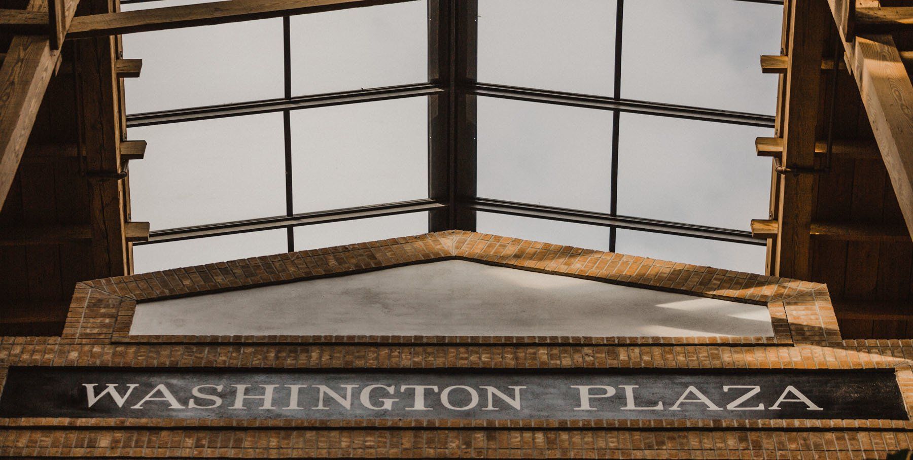 Washington_Plaza interior attractive plants 4