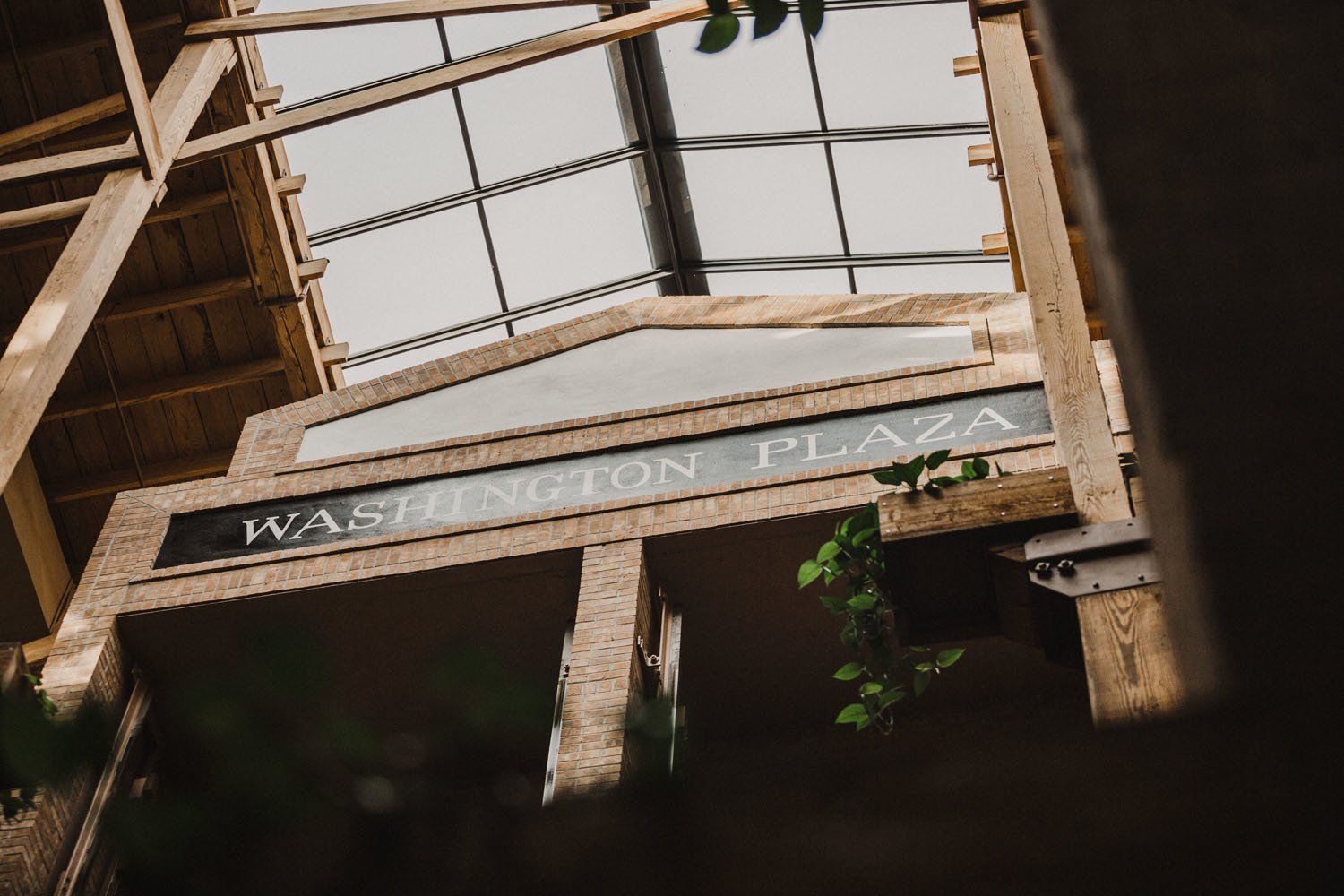 Washington_Plaza looking up at sign