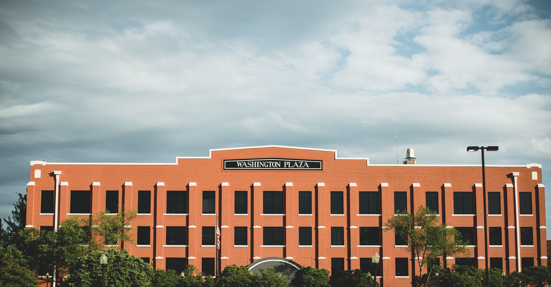 Washington_Plaza exterior