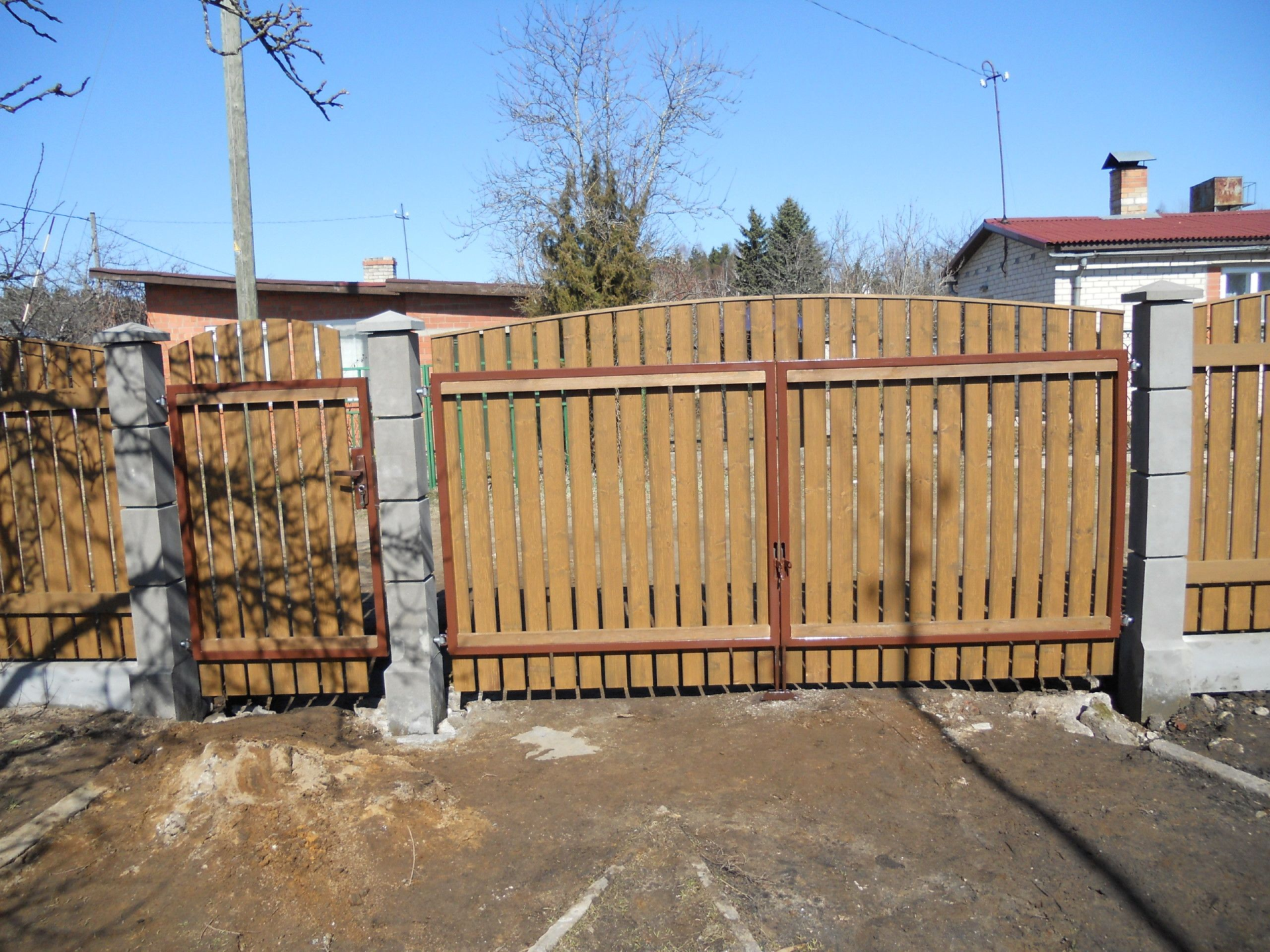 Vārti Garāžu vārti Varti vārtu automātika Ātrgaitas ruļļu vārti Industriālie vārti