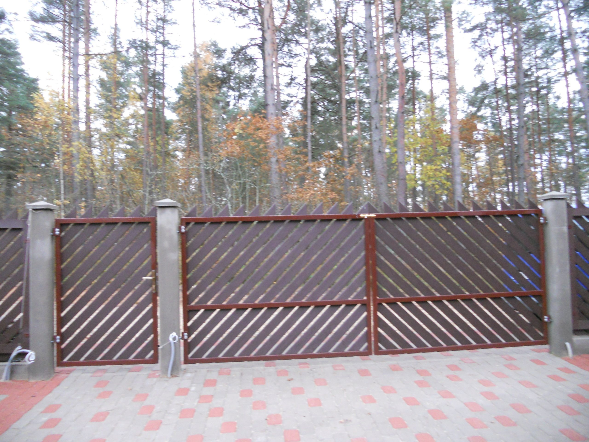 ugunsdrošie vārti, saliekamie vārti, žogi, koka žogi, metāla kalti žogi