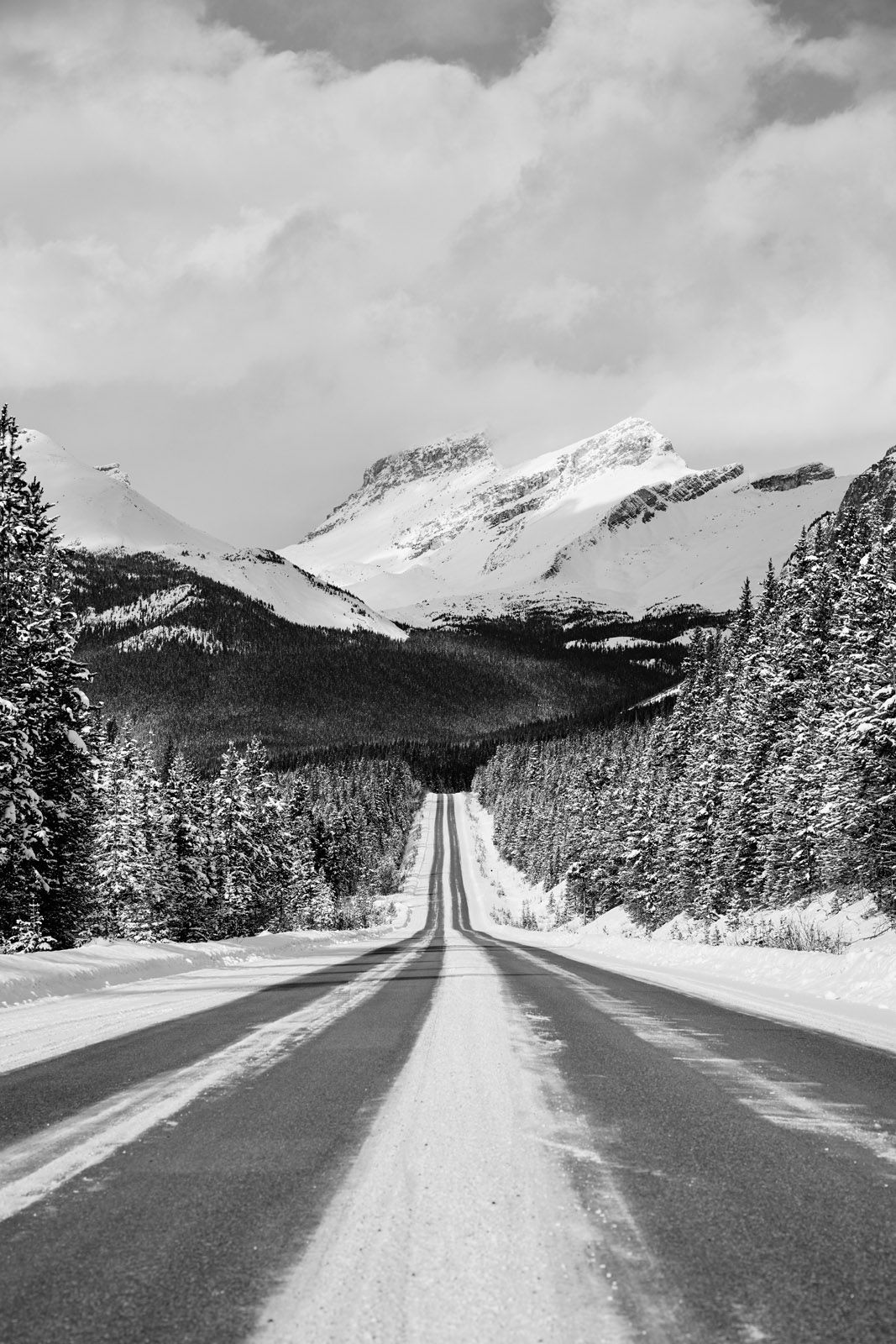 A perfect drive down Icefields Parkway in Winter.