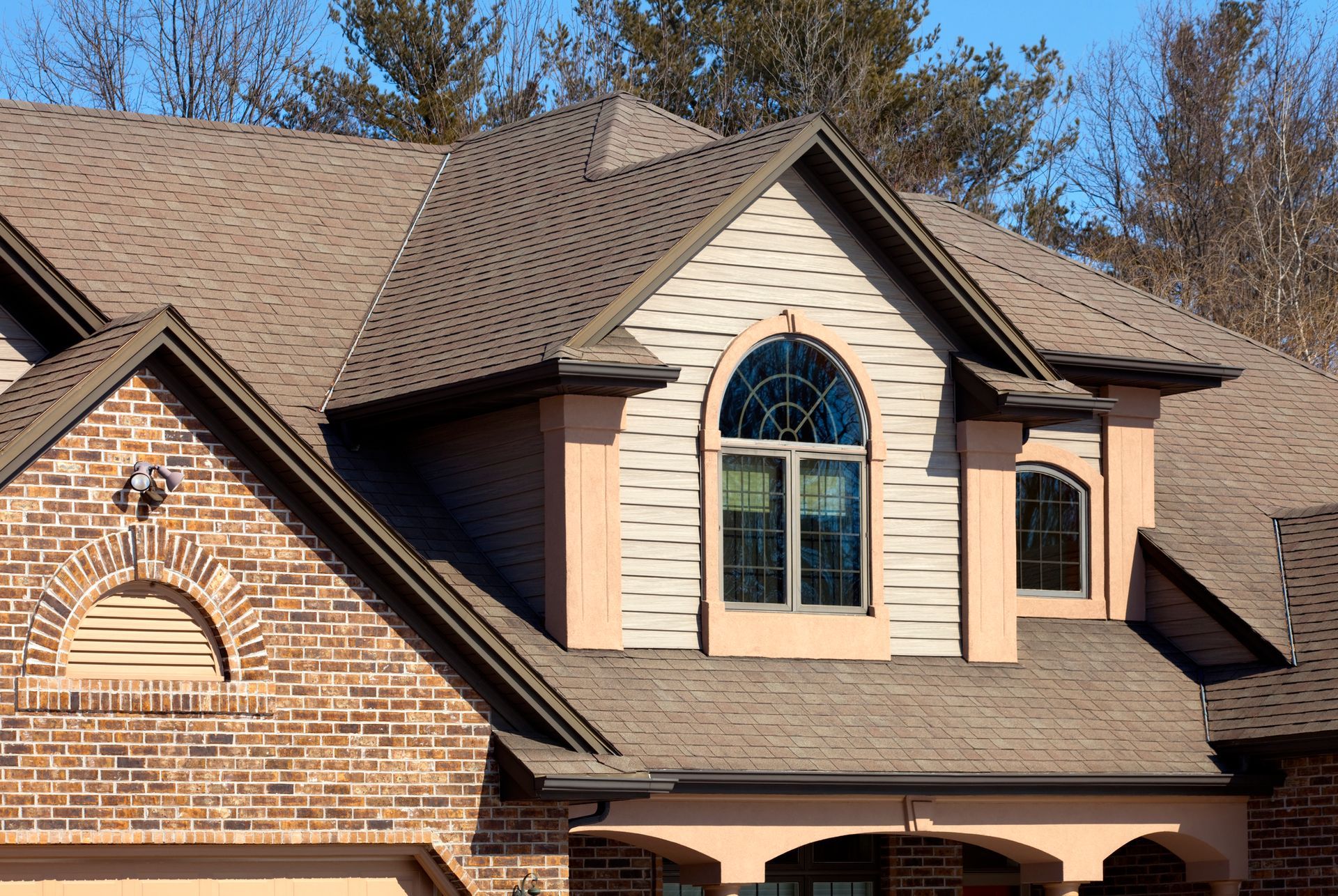Large Brick House – Towanda, IL – Able Roofing