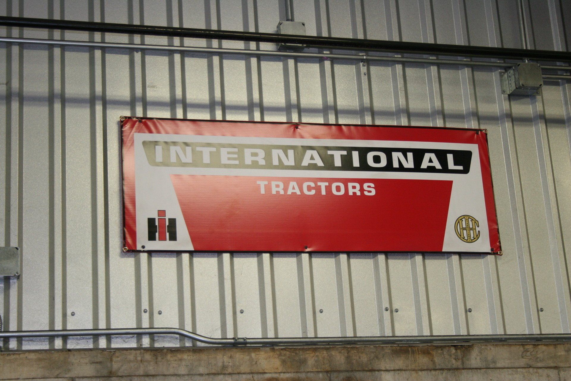 international tractors banner