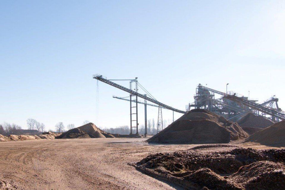 cantiere di estrazione di materiali per l'edilizia