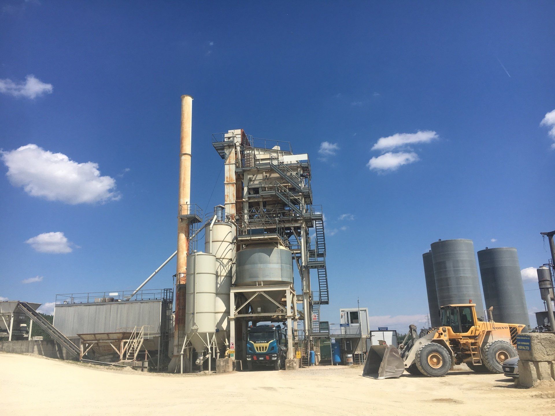 cantiere per l'estrazione e la produzione di aggregati per l'edilizia 2