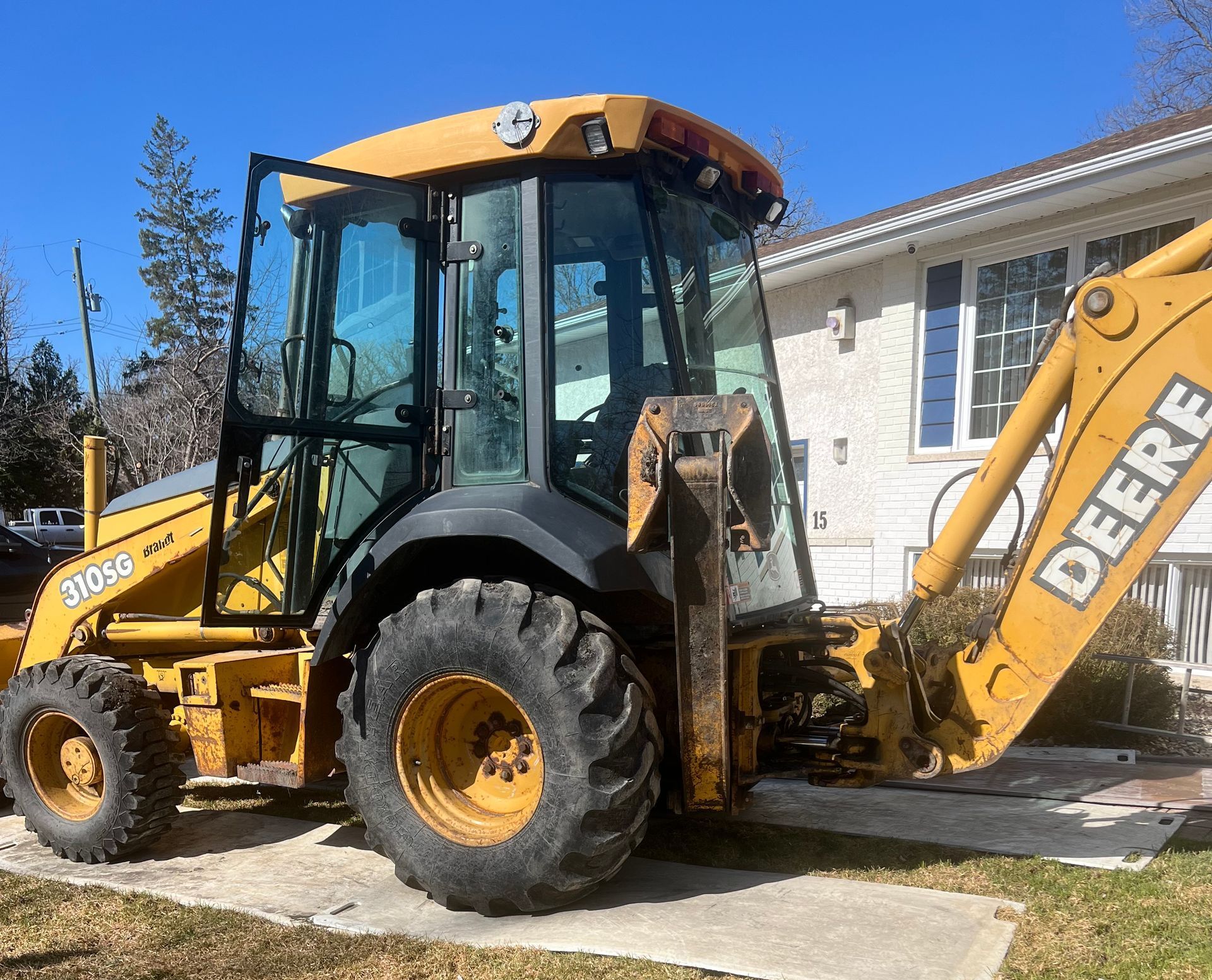 backhoe on protection mats winnipeg