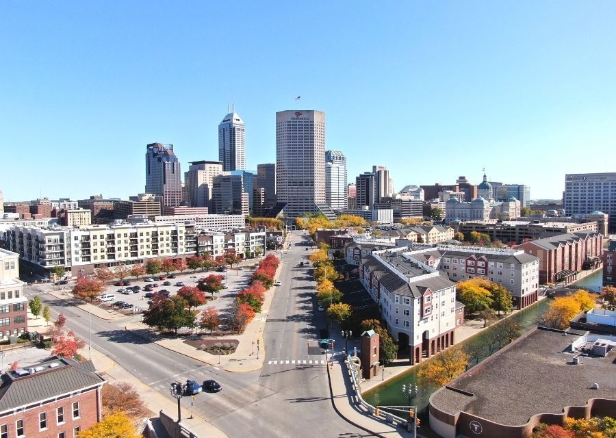 Central Avenue Indianapolis, Pros & cons of living in Indianapolis versus the suburbs Central Avenue Indianapolis, Pros & cons of living in Indianapolis versus the suburbs