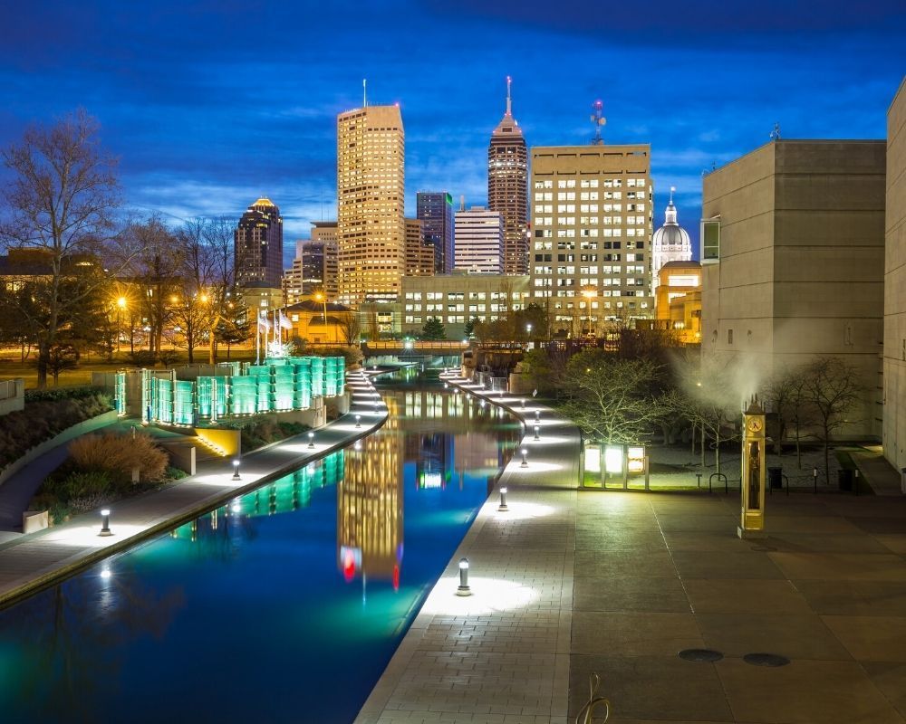 Indianapolis canal at night, Get to know Indianapolis in one Weekend (4) Indianapolis canal at night, Get to know Indianapolis in one Weekend (4)