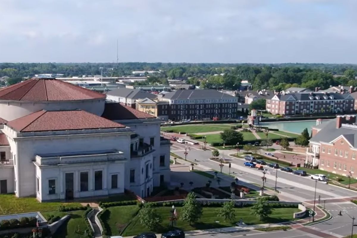 beautiful Indy suburb downtown area, How to get to know the Indianapolis suburbs if you've never been there (1) beautiful Indy suburb downtown area, How to get to know the Indianapolis suburbs if you've never been there (1)