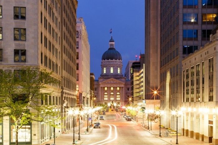 downtown Indianapolis at night, 5 things to know before moving to Indianapolis downtown Indianapolis at night, 5 things to know before moving to Indianapolis