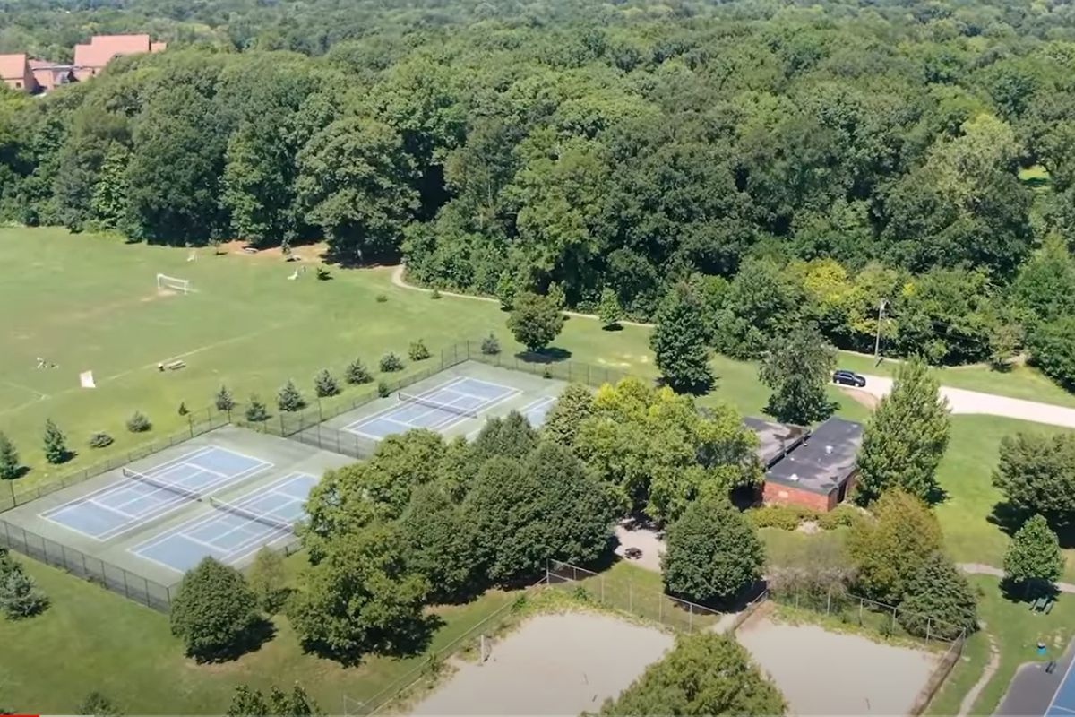 tennis courts in Indy suburb park, Parks in & around Indianapolis (4) tennis courts in Indy suburb park, Parks in & around Indianapolis (4)