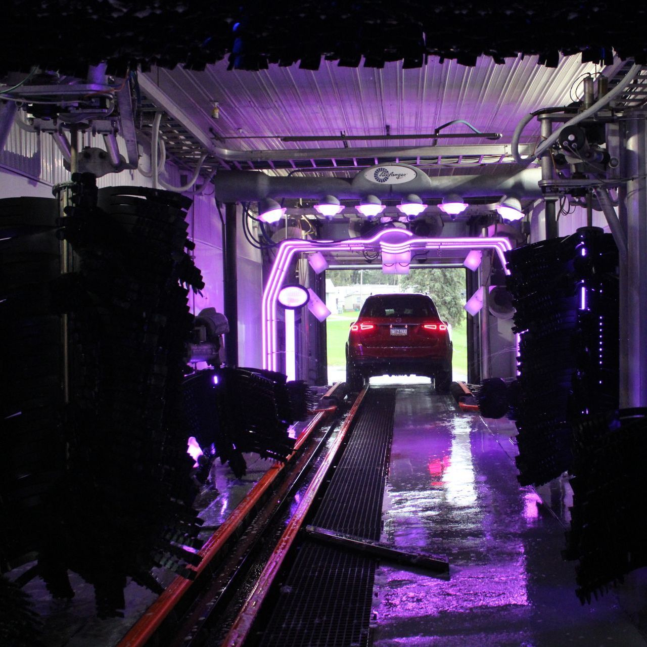 Hydro-Spray Tunnel Car Wash System and equipment