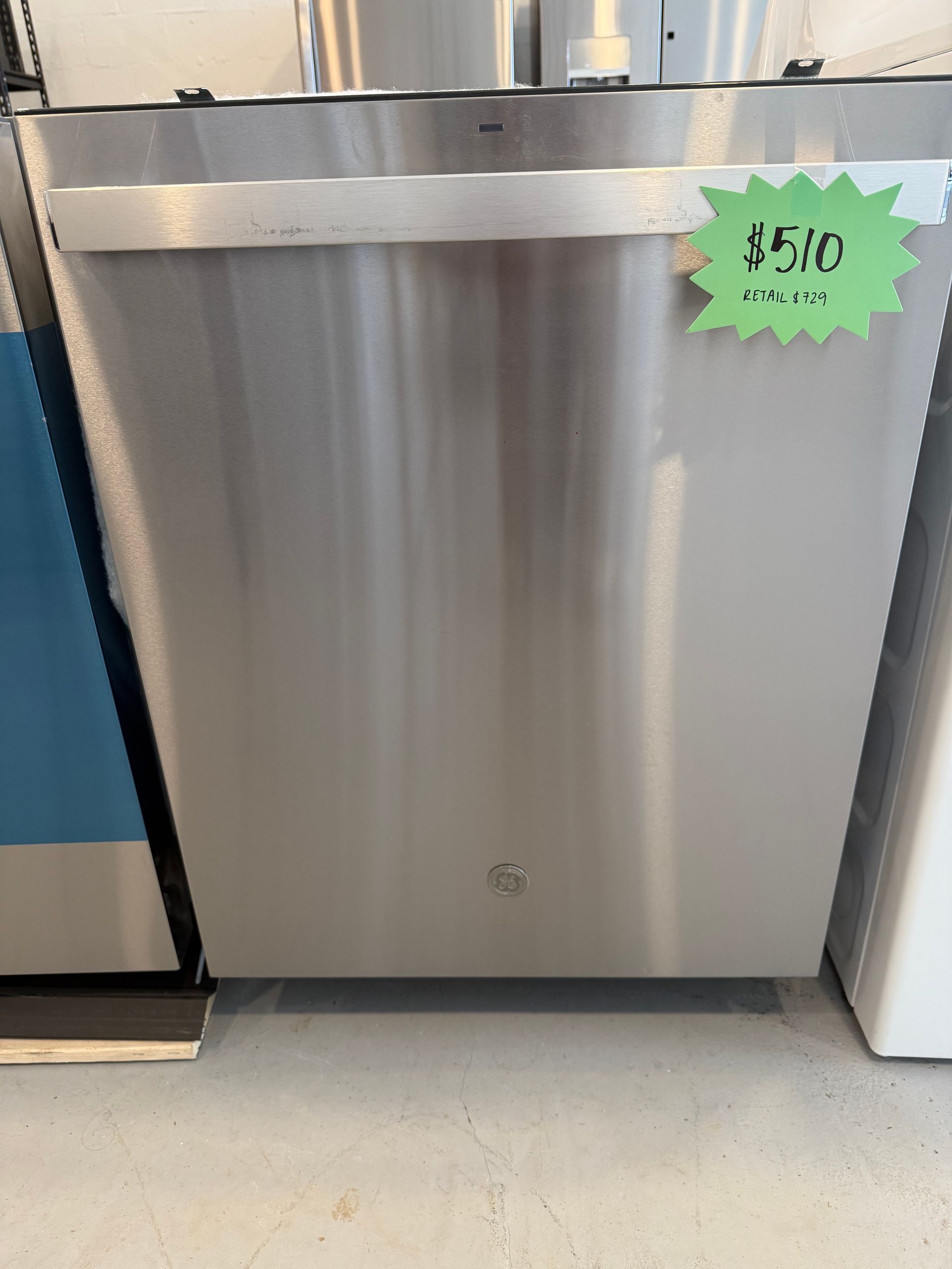 A stainless steel dishwasher is for sale for $ 5 / 10.