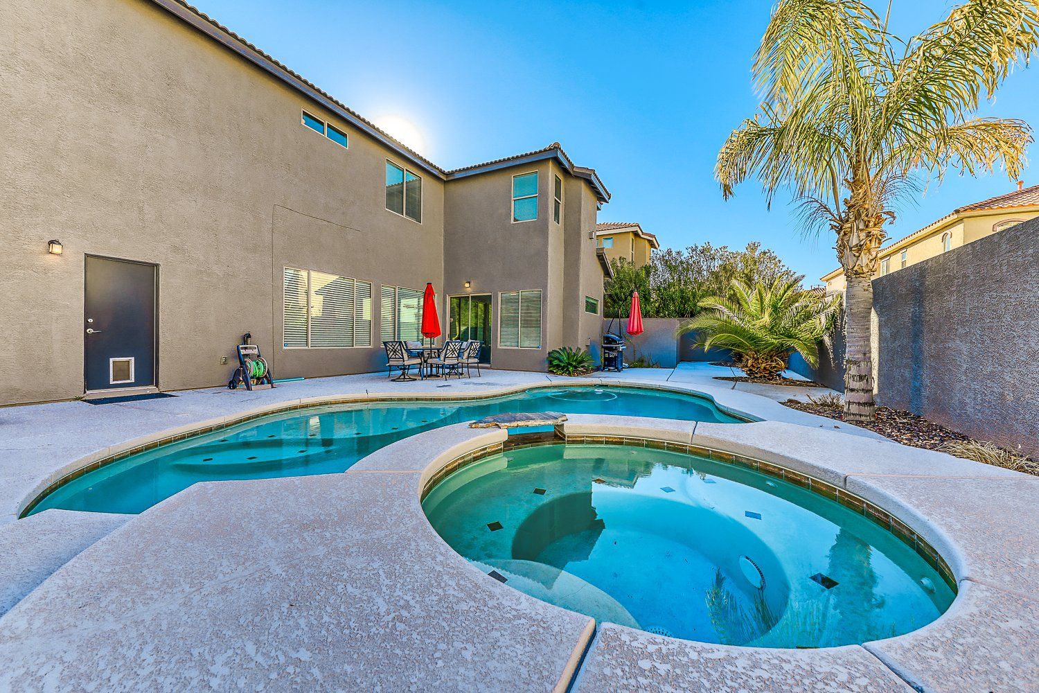 image of swimming pool at 5892 Rothbury Ave