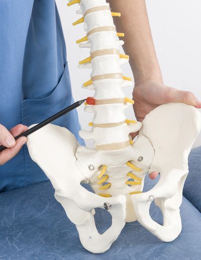 Common Causes of a Herniated Disc and Common Symptoms of a Herniated Disc