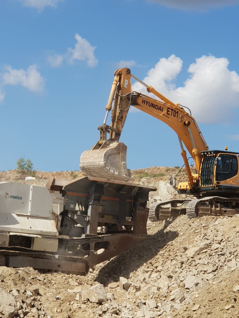 Digging Excavator — Marmor Quarry In Marmor, QLD