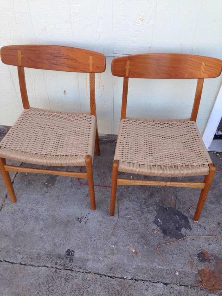 Two chairs are sitting next to each other on a sidewalk