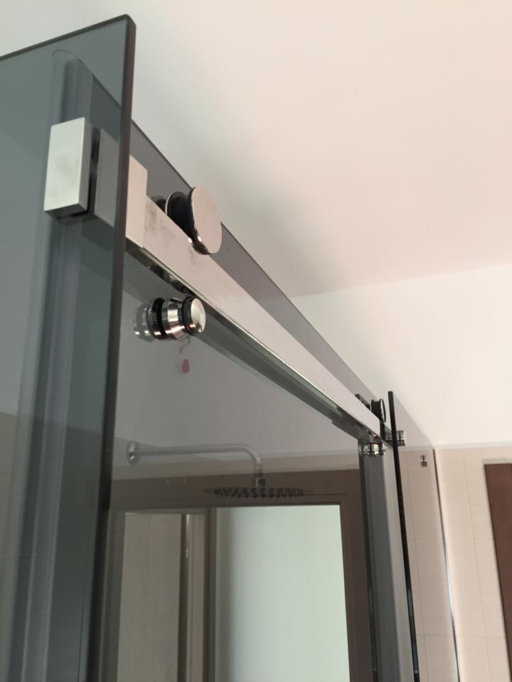 vetro colorato per doccia