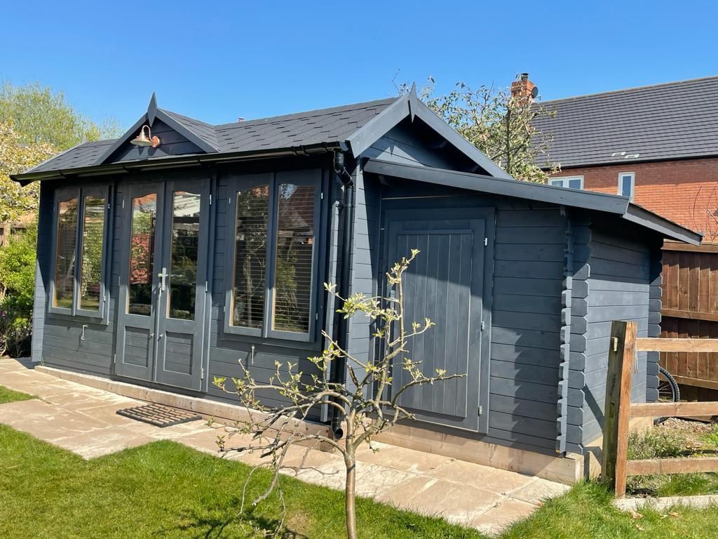 Attractive log cabin with side storage