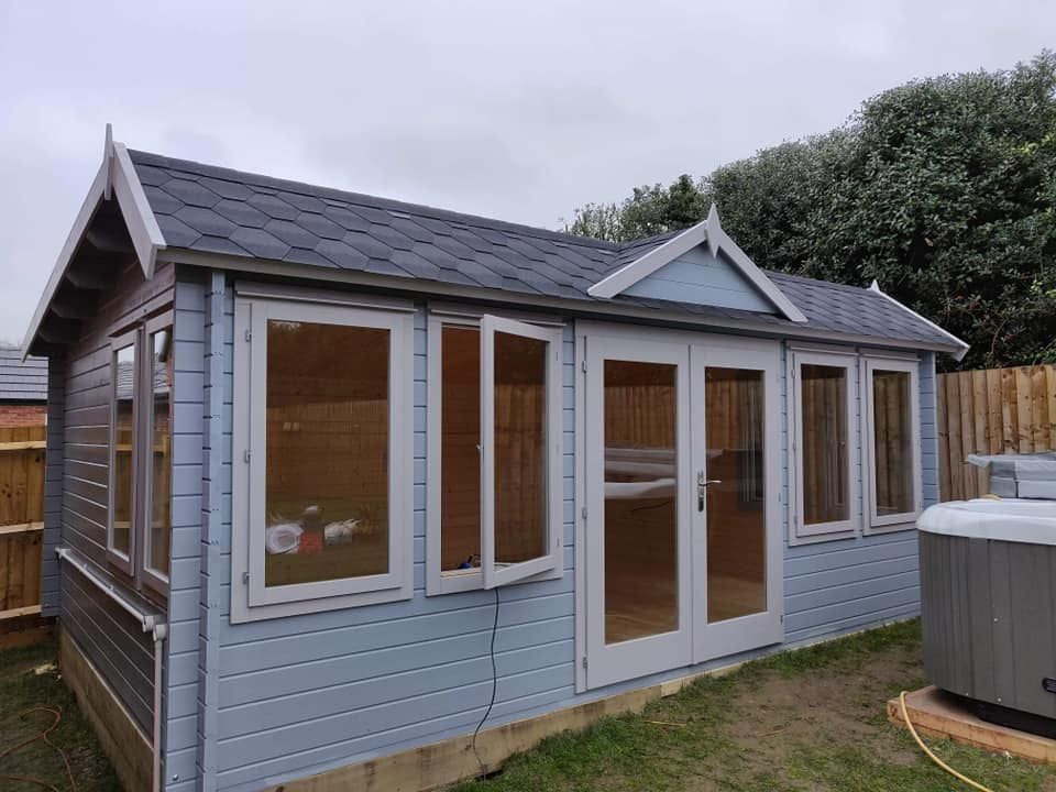 A small house with a hot tub in the backyard.
