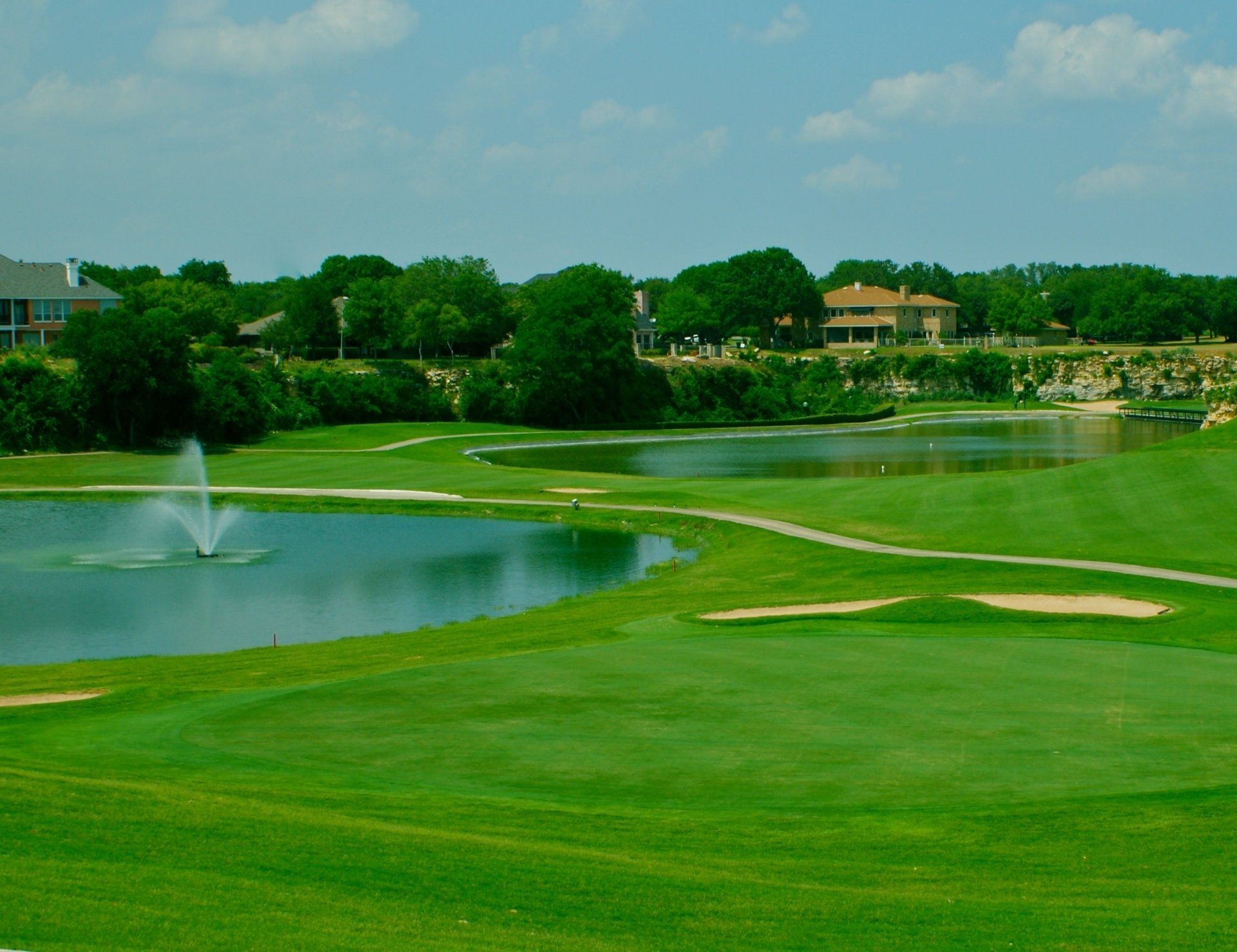 A golf course with a fountain in the middle of it