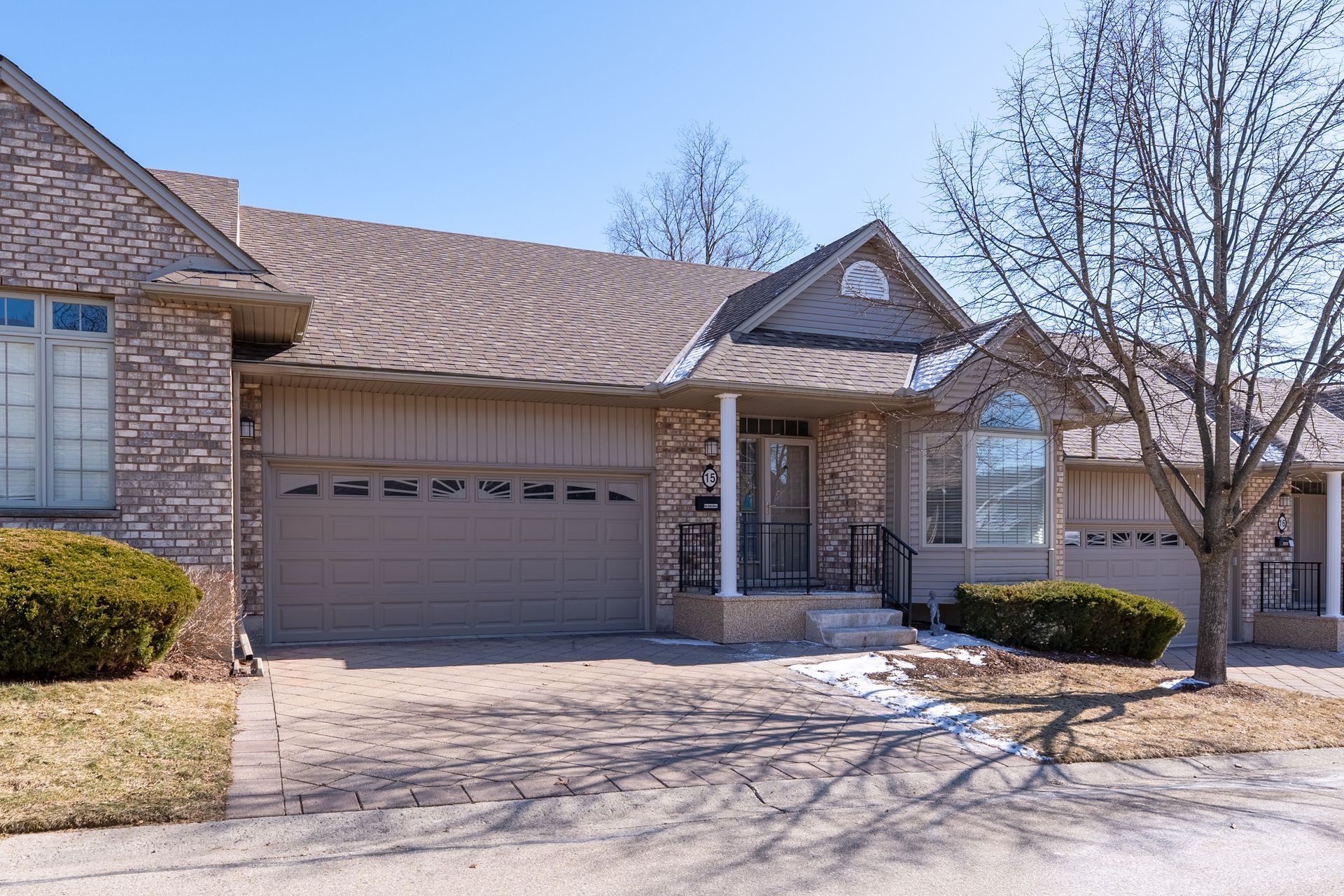 15-800 Commissioners Rd. West