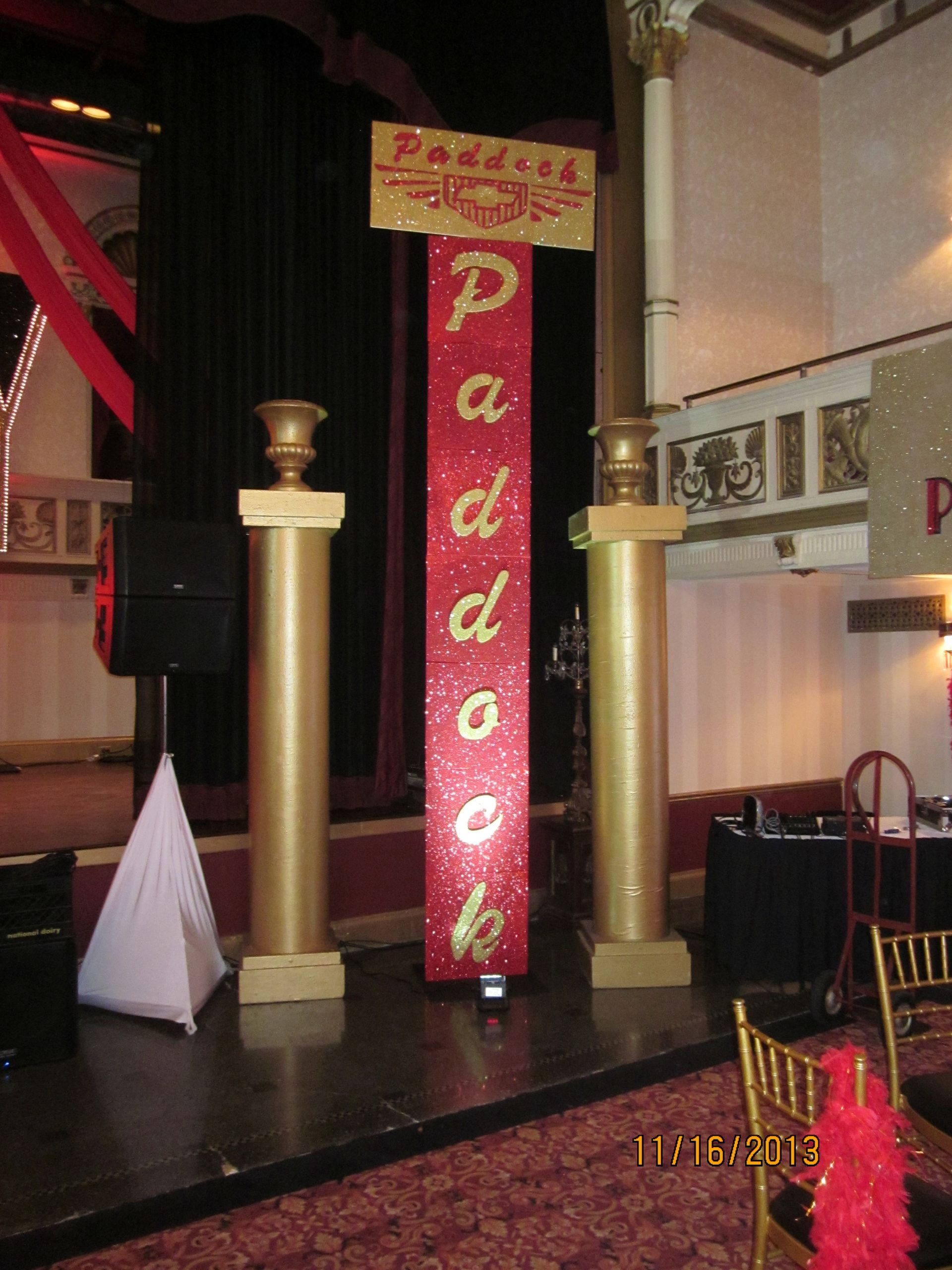 A stage with a sign that says paddock on it