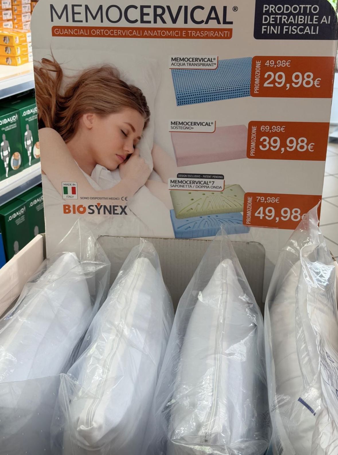 Espositore con i cuscini 