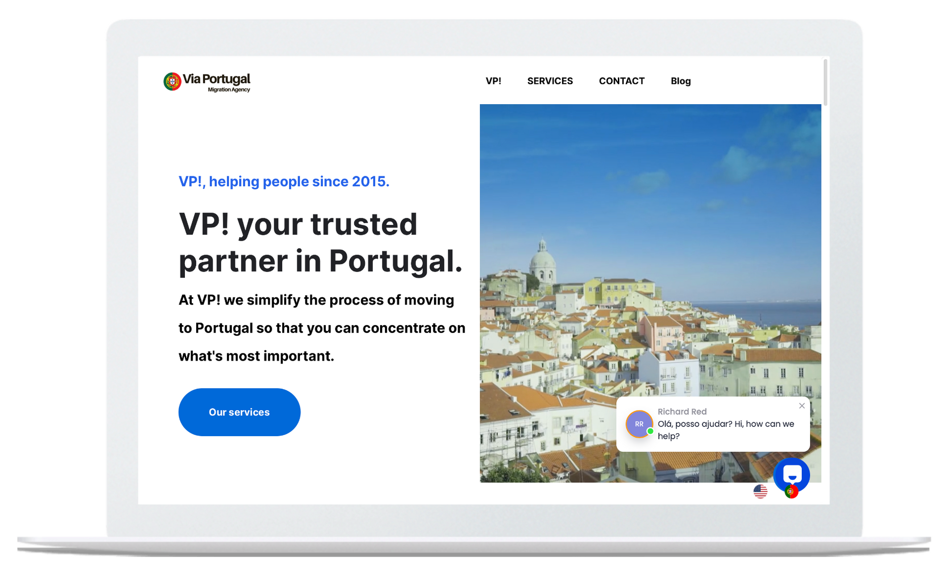Um laptop está aberto em uma página que diz `` vp ! o seu parceiro de confiança em portugal. ''