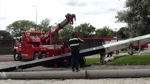 On operation towing truck - Towing in Lynwood, IL