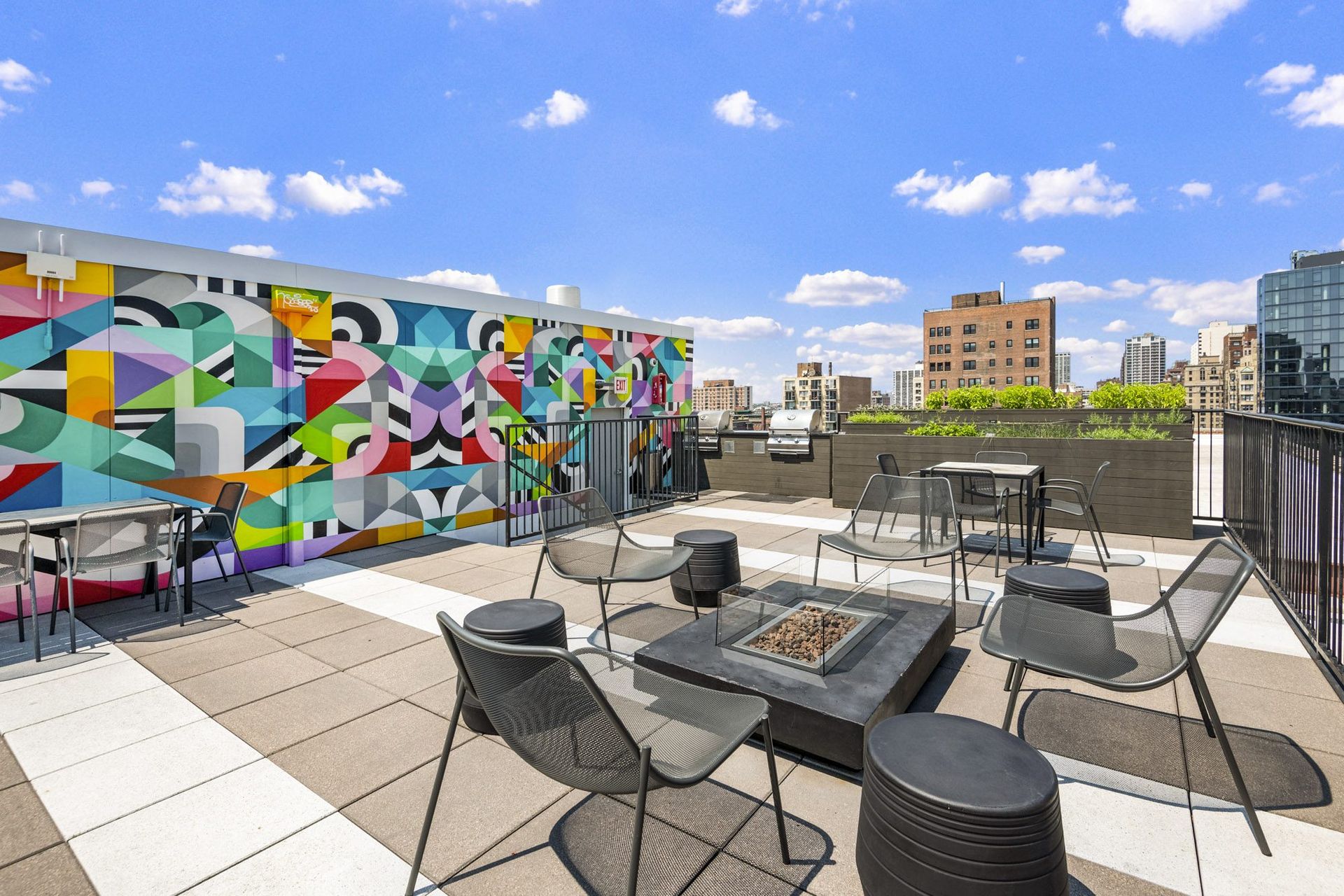 Rooftop Lakeview Chicago Apartments, 60657