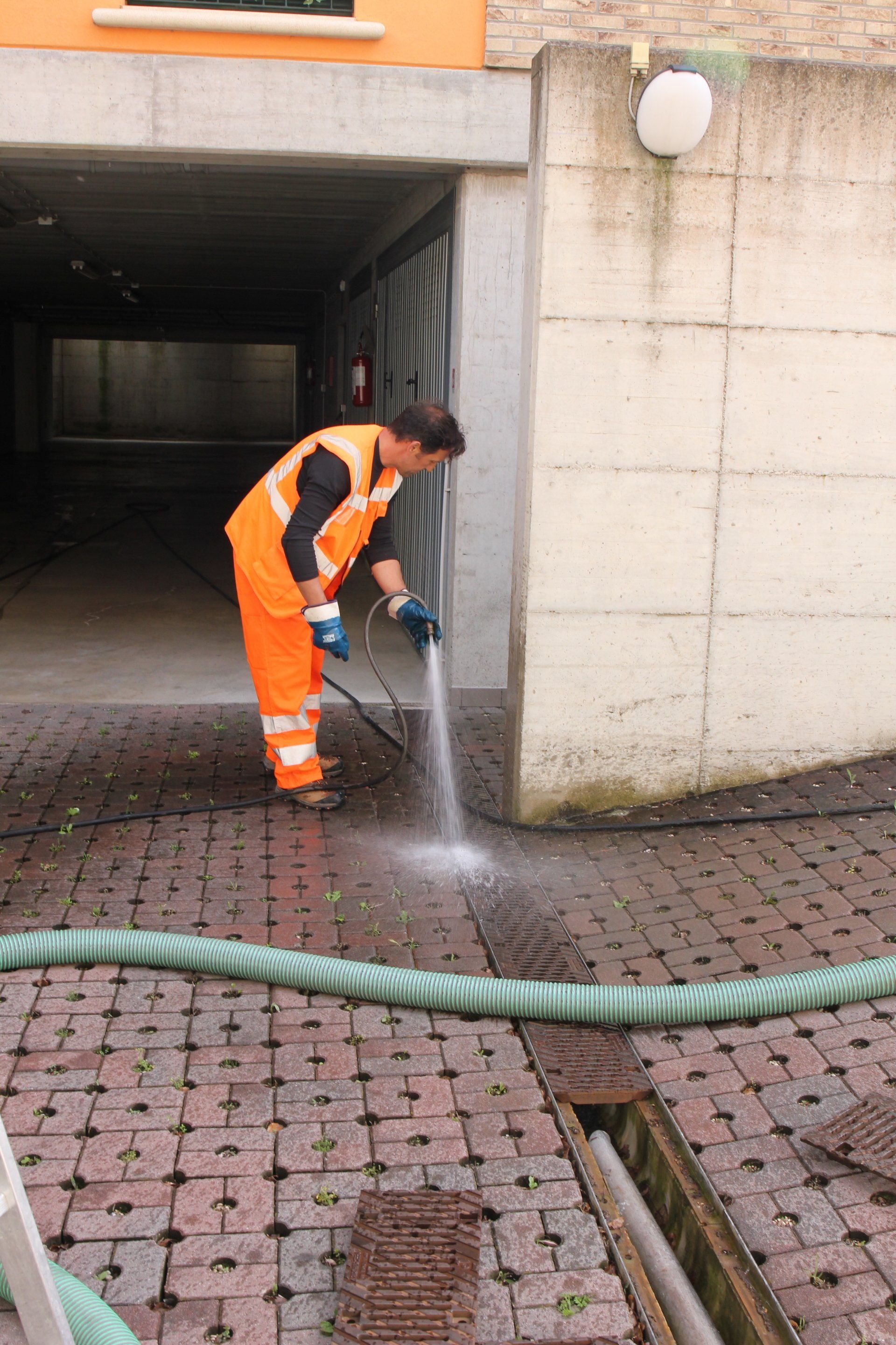 pulizia-canali-percorrenza-acque-fognarie