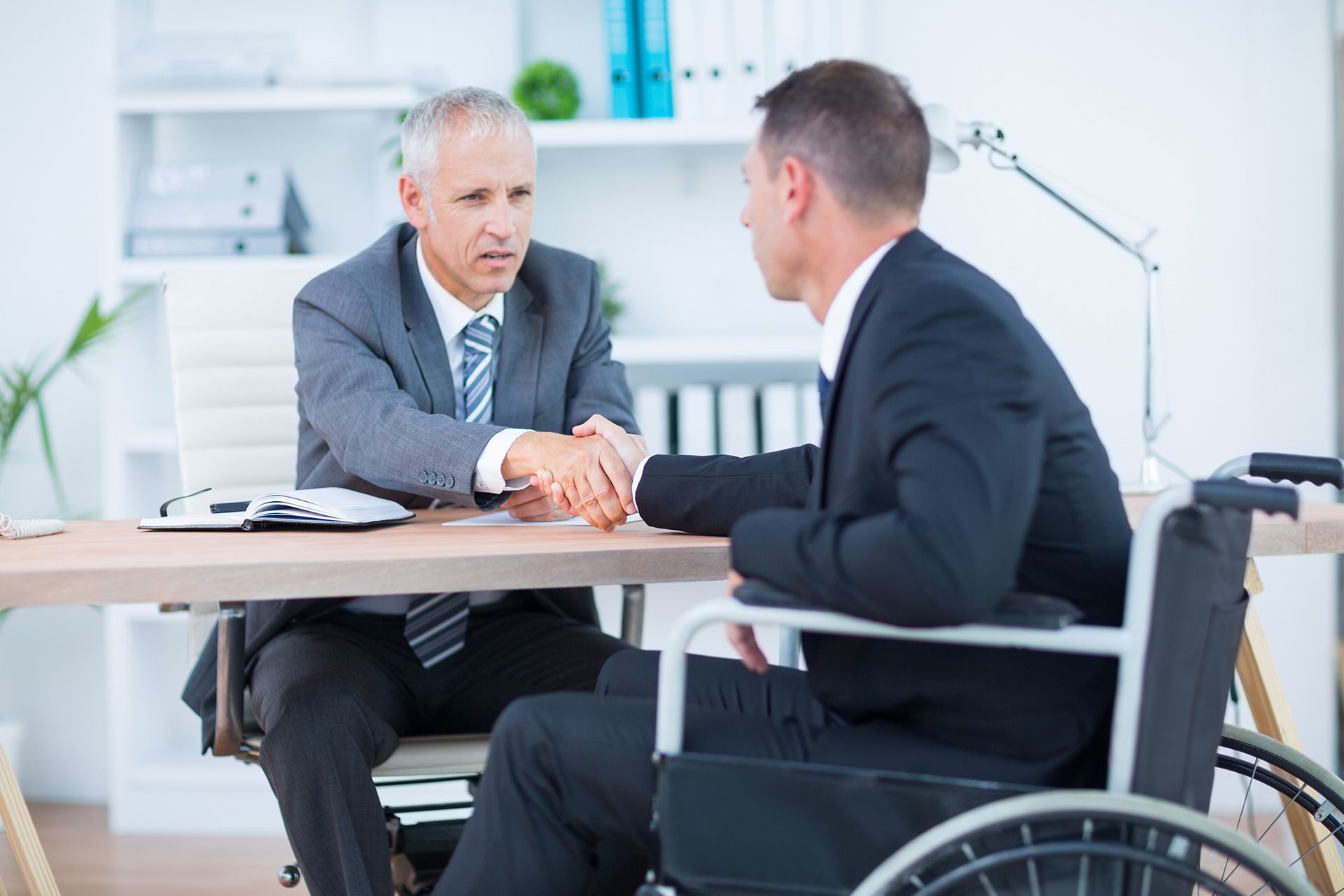 Workers’ compensation lawyer consulting with injured employee
