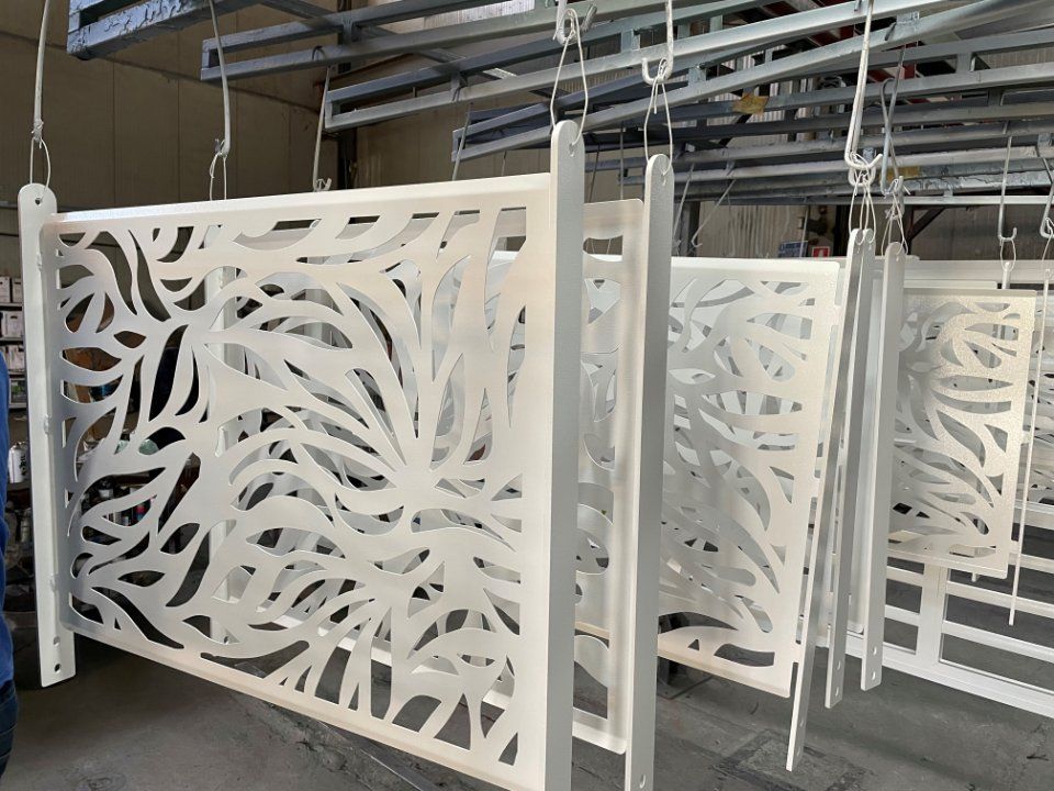 Lavorazione metallica decorata