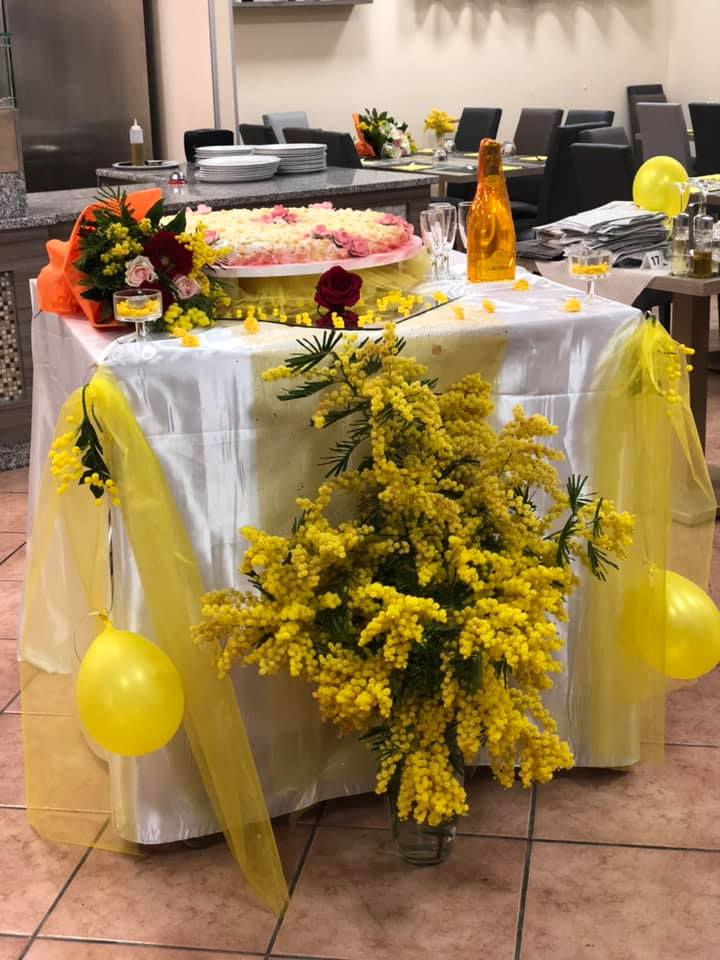 Tavola per la festa della donna