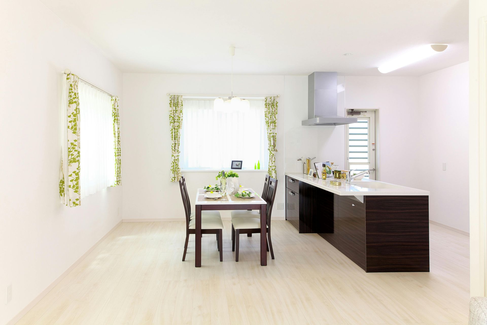 There is a dining table and chairs in the middle of the room.