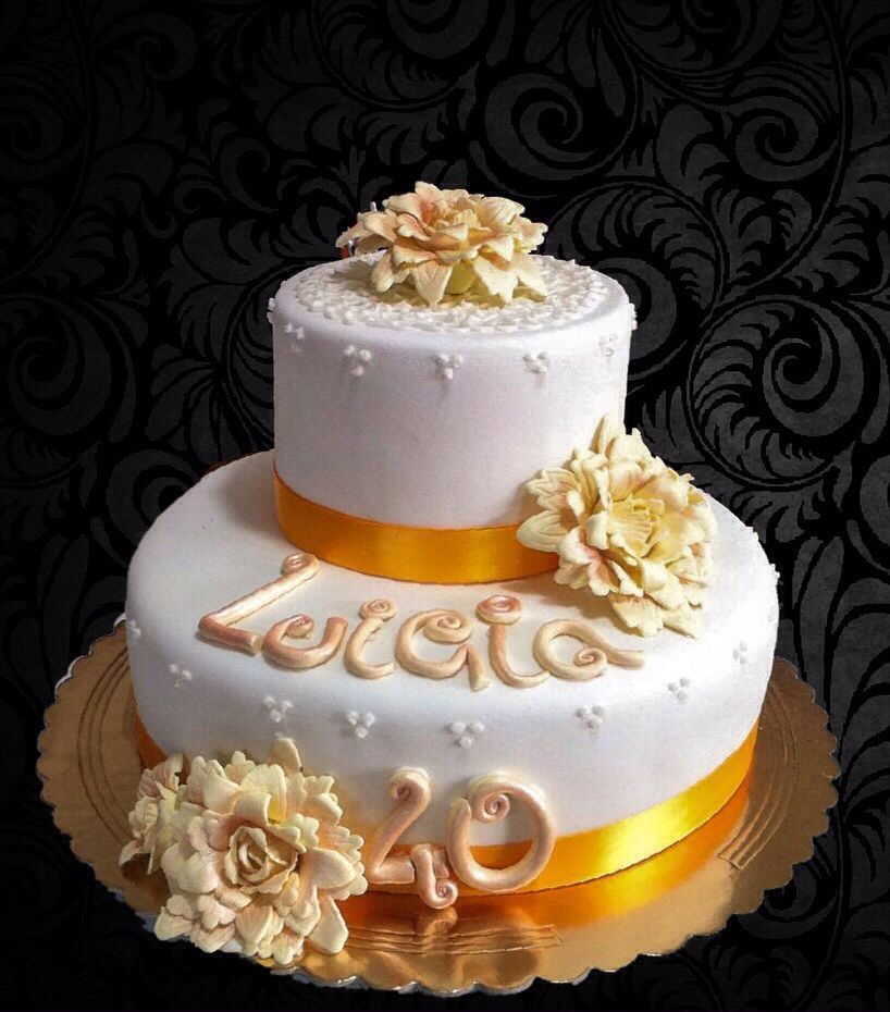 torta con scritto LUIGIA