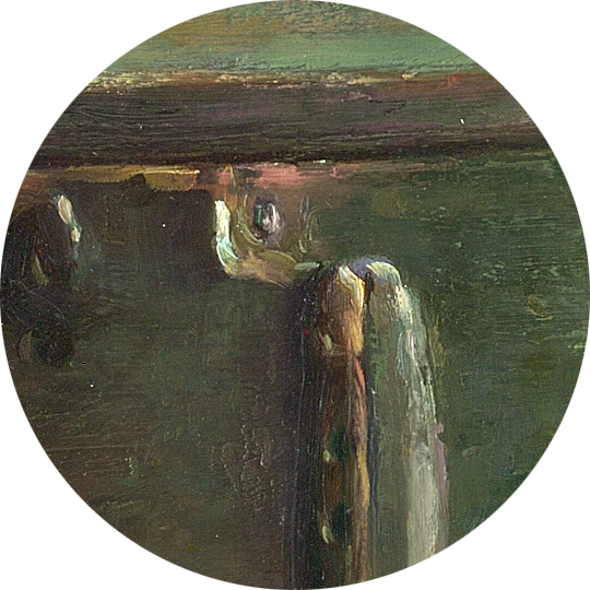 Detail Butte met twee flessen en rood doosje