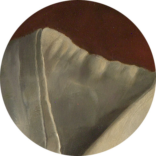 Detail Vloercompositie met kleipijp, kom en groene fles