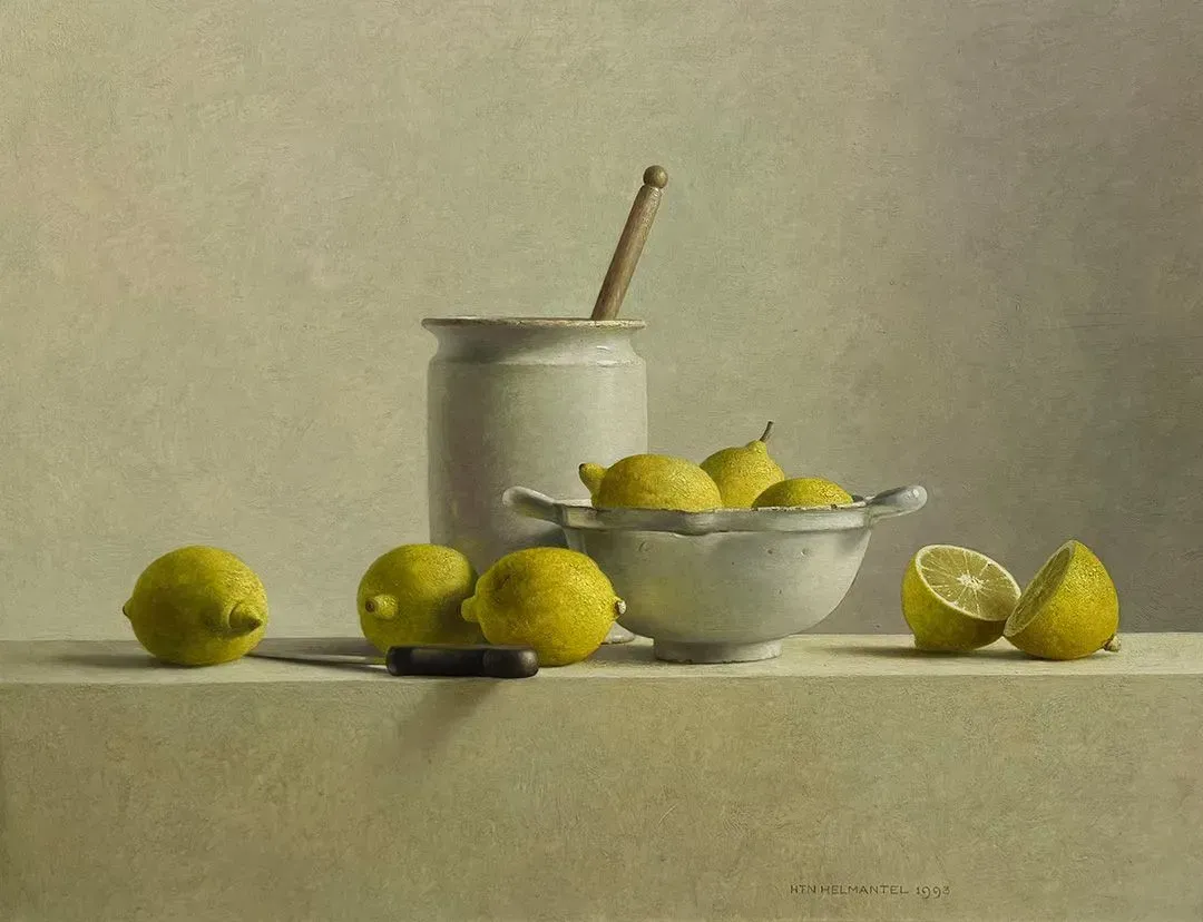 Helmantel Schilderij uit 1990 Stilleven met aardewerk op blauw kleed