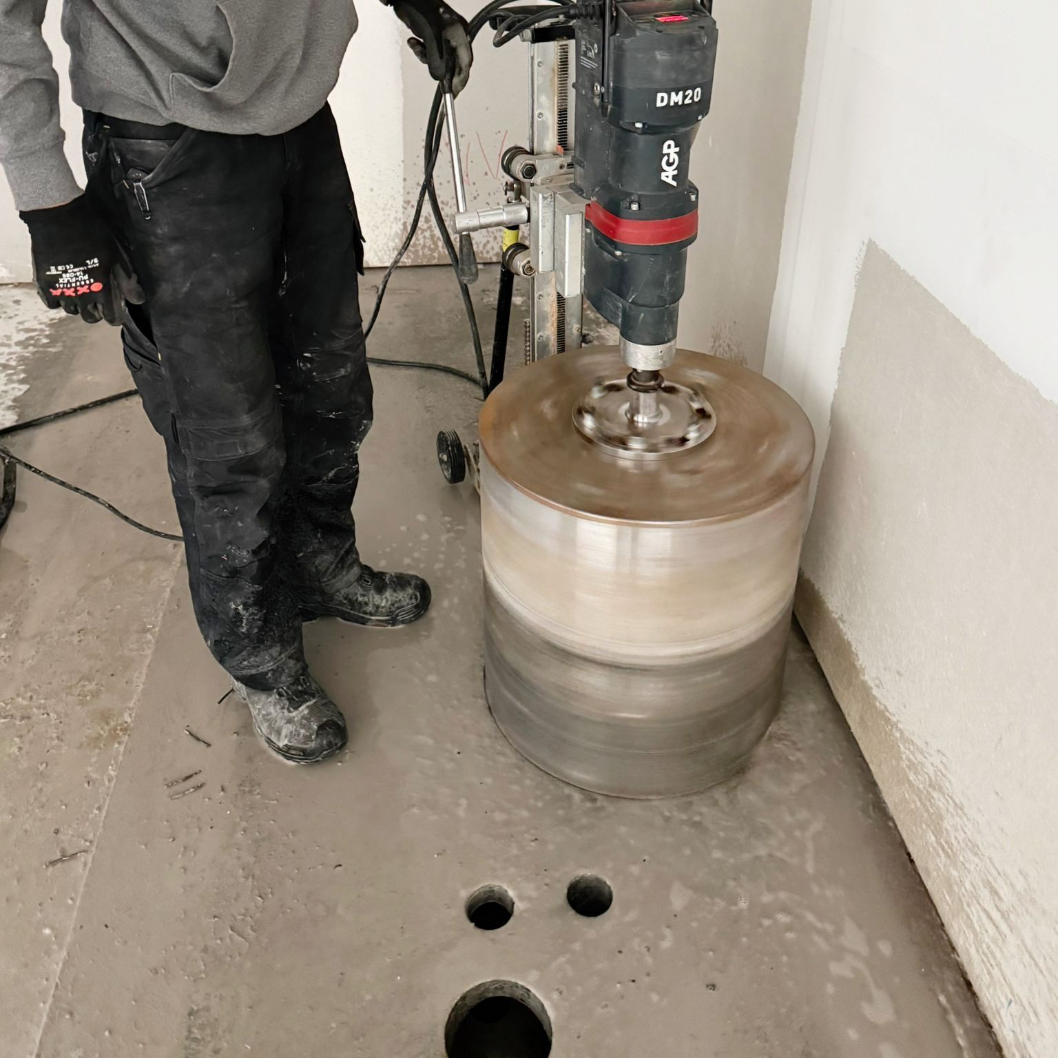 Boren in beton rond gat maken