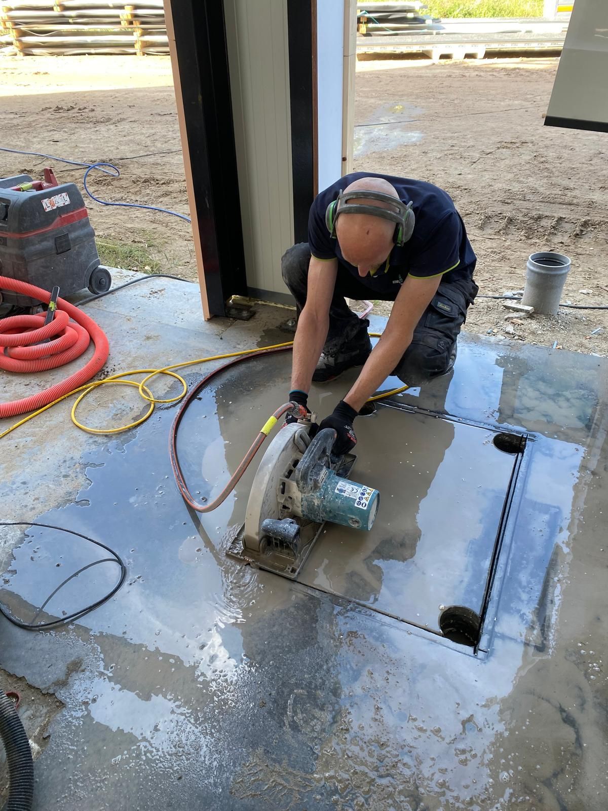 kruipluik zagen in beton vloer door dillpro