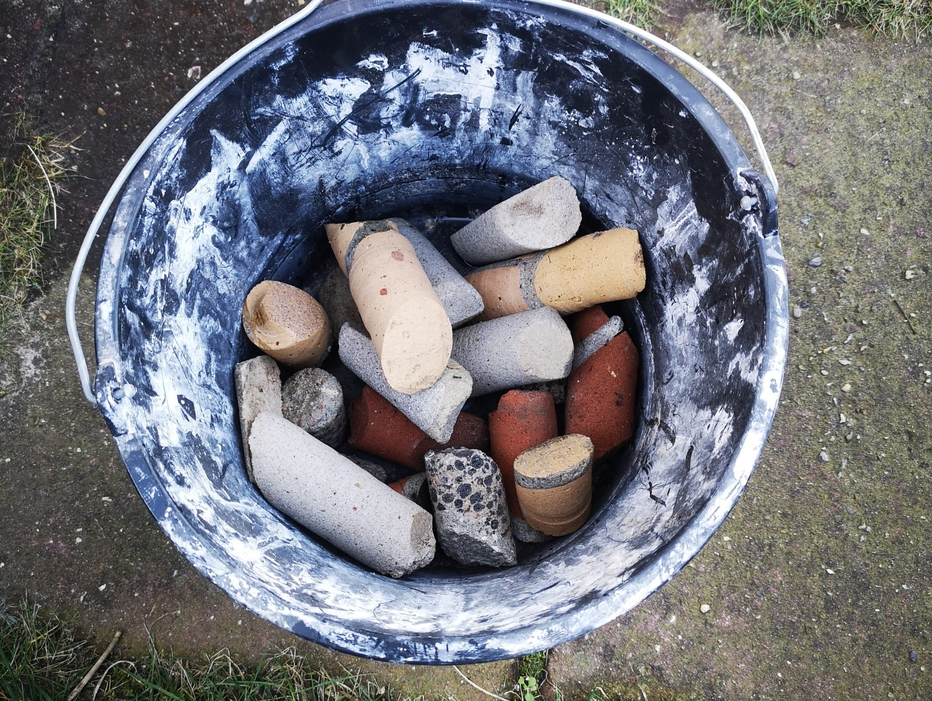 Boren gaten in buitenmuur ventilatie kruipruimte