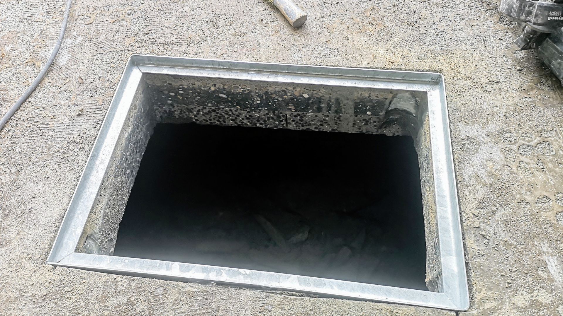 Kruipluik op maat gezaagd in beton