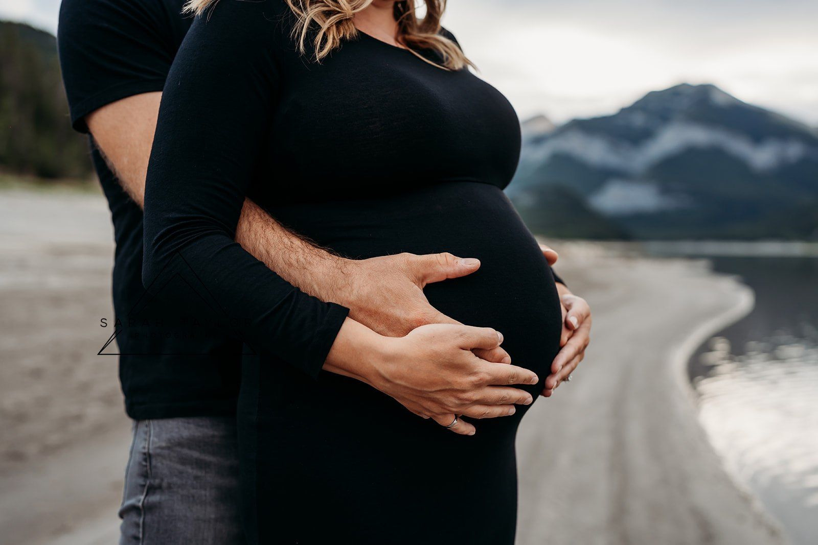 cochrane maternity photographer at home