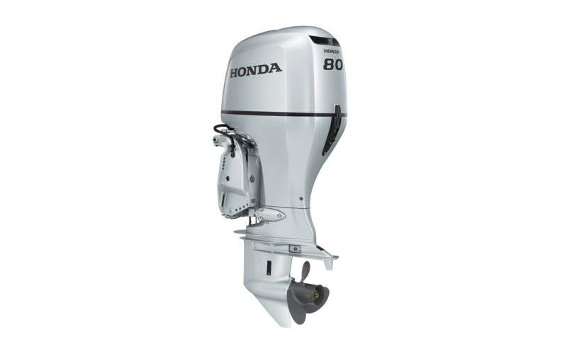 Un motore fuoribordo Honda è raffigurato su uno sfondo bianco.