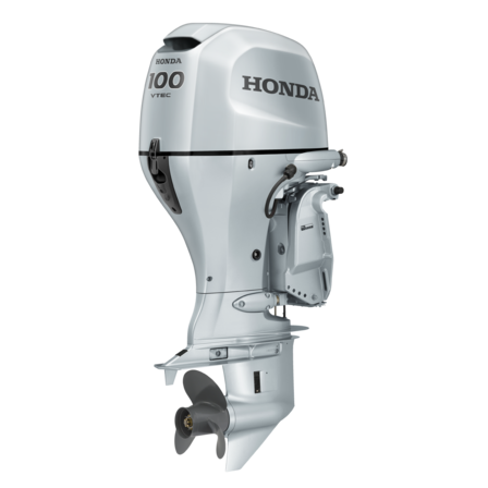 Una barca galleggia sulla superficie di uno specchio d'acqua.